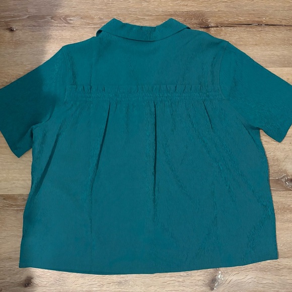 Athleta Echo Short Sleeve Revere Collar Button Through Top in Emerald Green - Picture 9 of 11